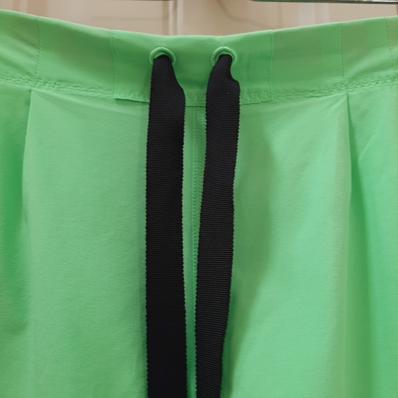 Lululemon Spring Break Away Shorts - Picture 5 of 10